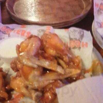 Hooters