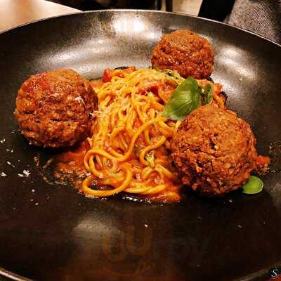 Wolfgang Puck Bar & Grill