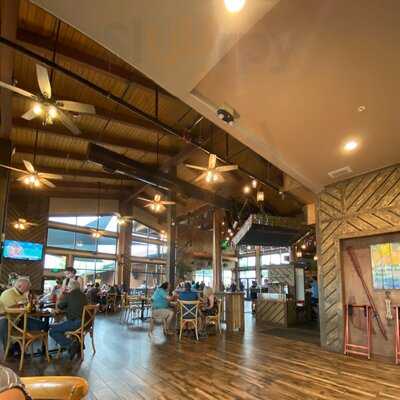 Grills Lakeside Seafood Deck & Tiki Bar