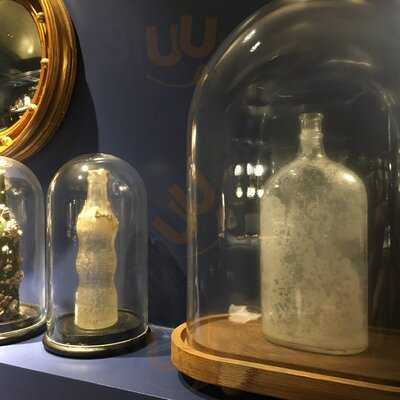 Ale & Compass Lounge