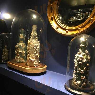 Ale & Compass Lounge