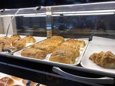 Izzy's Bakery & Cafe