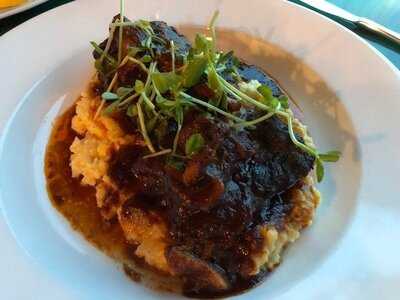 Harold's Restaurant, Bar, & Terrace