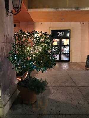 Itar Bistro • Market