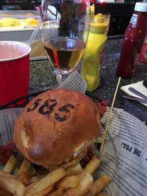 585 Rockin Burger Bar