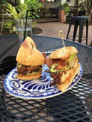 Piggy's Kitchen & Bar