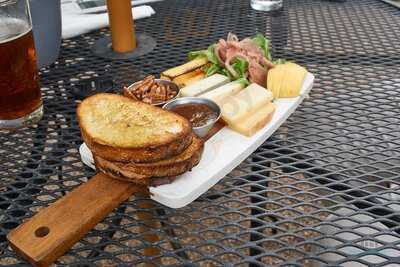 Piggy's Kitchen & Bar