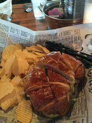 Ollie's Public House