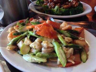 Kam’s Wok Wine Dine