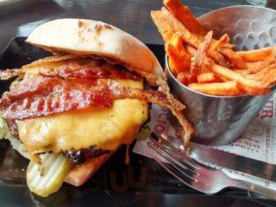 Red Robin America's Gourmet Burgers And Spirits