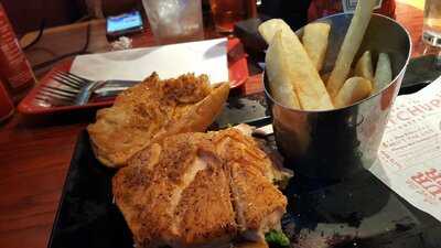 Red Robin America's Gourmet Burgers And Spirits