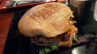 Red Robin America's Gourmet Burgers And Spirits