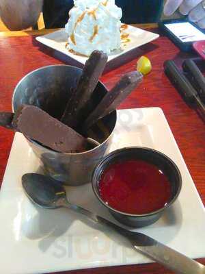 Red Robin America's Gourmet Burgers And Spirits