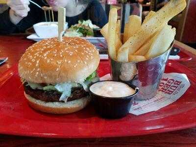 Red Robin America's Gourmet Burgers And Spirits
