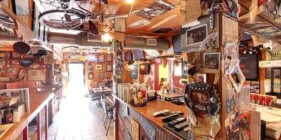 Johnny's Fillin' Station