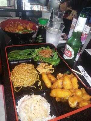 Bento Asian Kitchen & Sushi