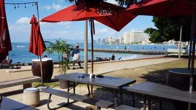 Queen's Surf Cafe And Lanai