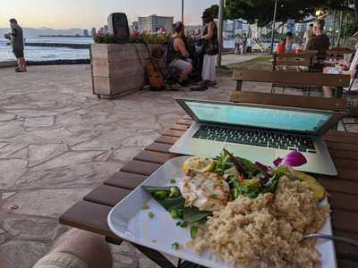 Queen's Surf Cafe And Lanai