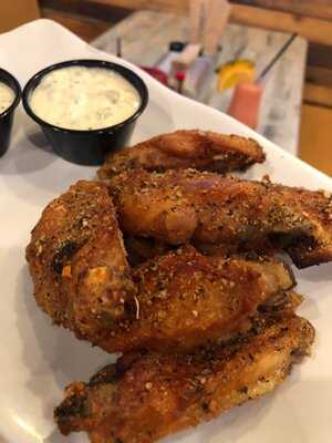 Island Wing Company Bar & Grill - Hunters Creek