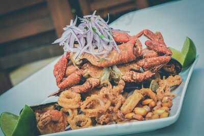 La Guitarra Con Sazon