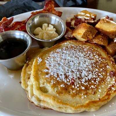 Nona Blue Modern Tavern