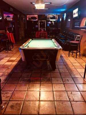 Royal Castle Lounge & Grill