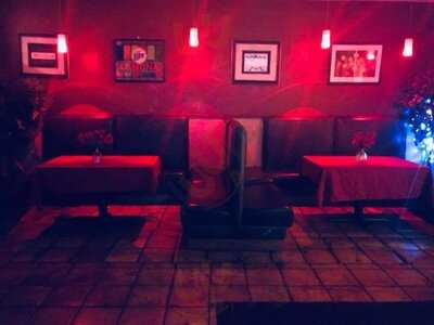 Royal Castle Lounge & Grill