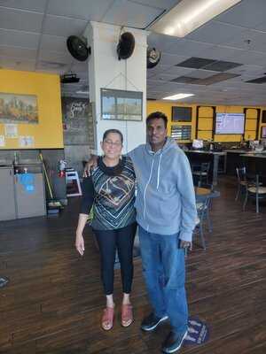 Vindi's Roti Shop And Bar