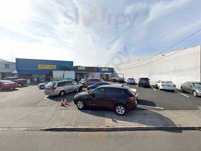 Underdogs Sports Bar & Grill