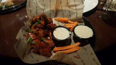 Bar Louie - Plaza On University