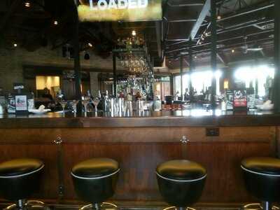 Bar Louie - Plaza On University