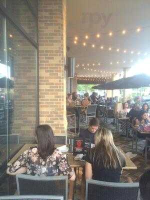 Bar Louie - Plaza On University