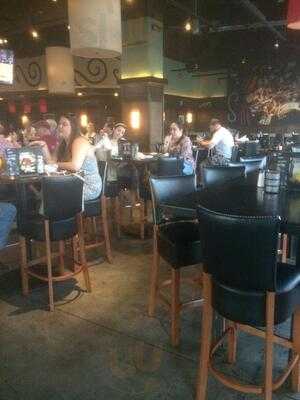 Bar Louie - Plaza On University