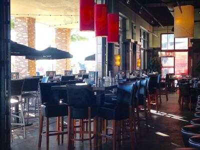 Bar Louie - Plaza On University