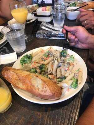 La Madeleine French Bakery & Cafe