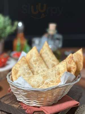 The Golden Pod - Restaurant & Bar