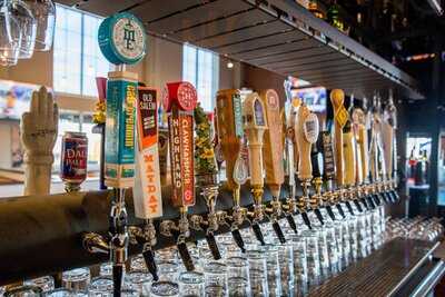 Boombozz Craft Pizza & Taphouse