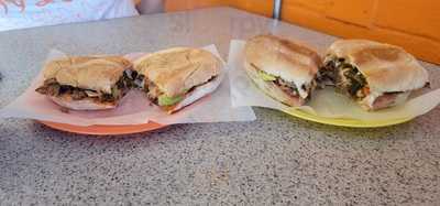 Las Tortugas - Tortas Perronas