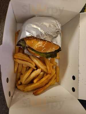 Den. Drink Eat Network