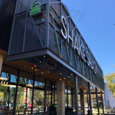 Shake Shack Rice Village