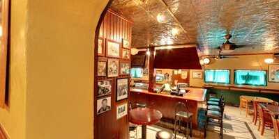 Kenneally's Irish Pub