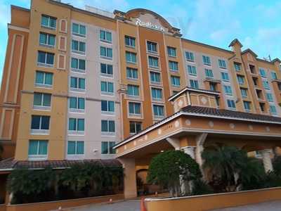 Liquid Bar And Grill