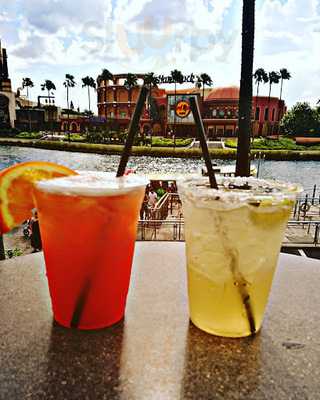 Universal's Fresh Eats