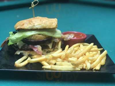 Stats Sports Bar And Grill