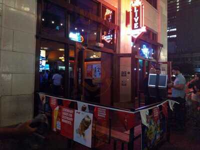 Live Sports Bar & Grill