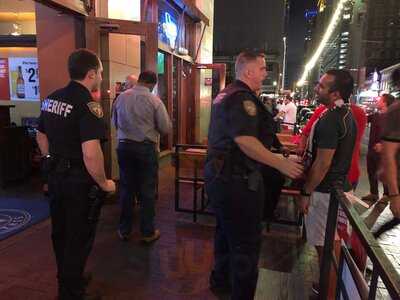 Live Sports Bar & Grill