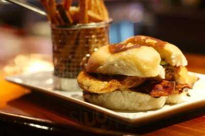 Live Sports Bar & Grill