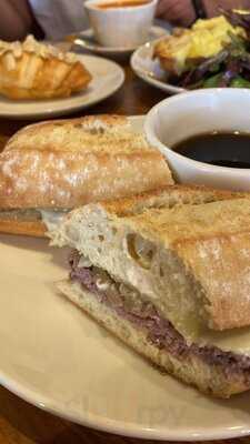 La Madeleine French Bakery & Cafe