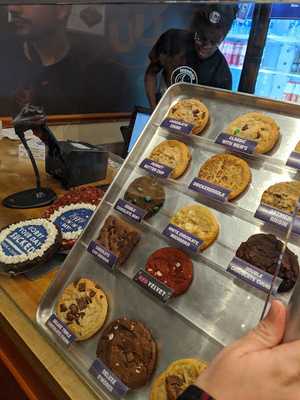 Insomnia Cookies