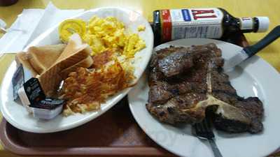 Cue's Burgers And More